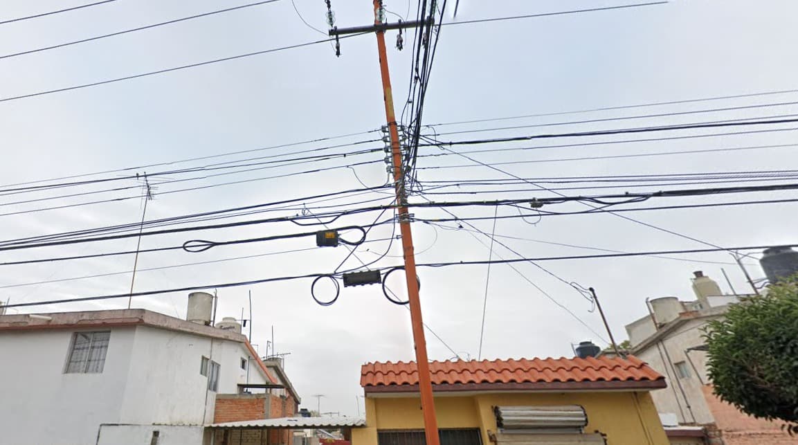 LUCHA AYUNTAMIENTO CONTRA CABLES EN VÍA PÚBLICA