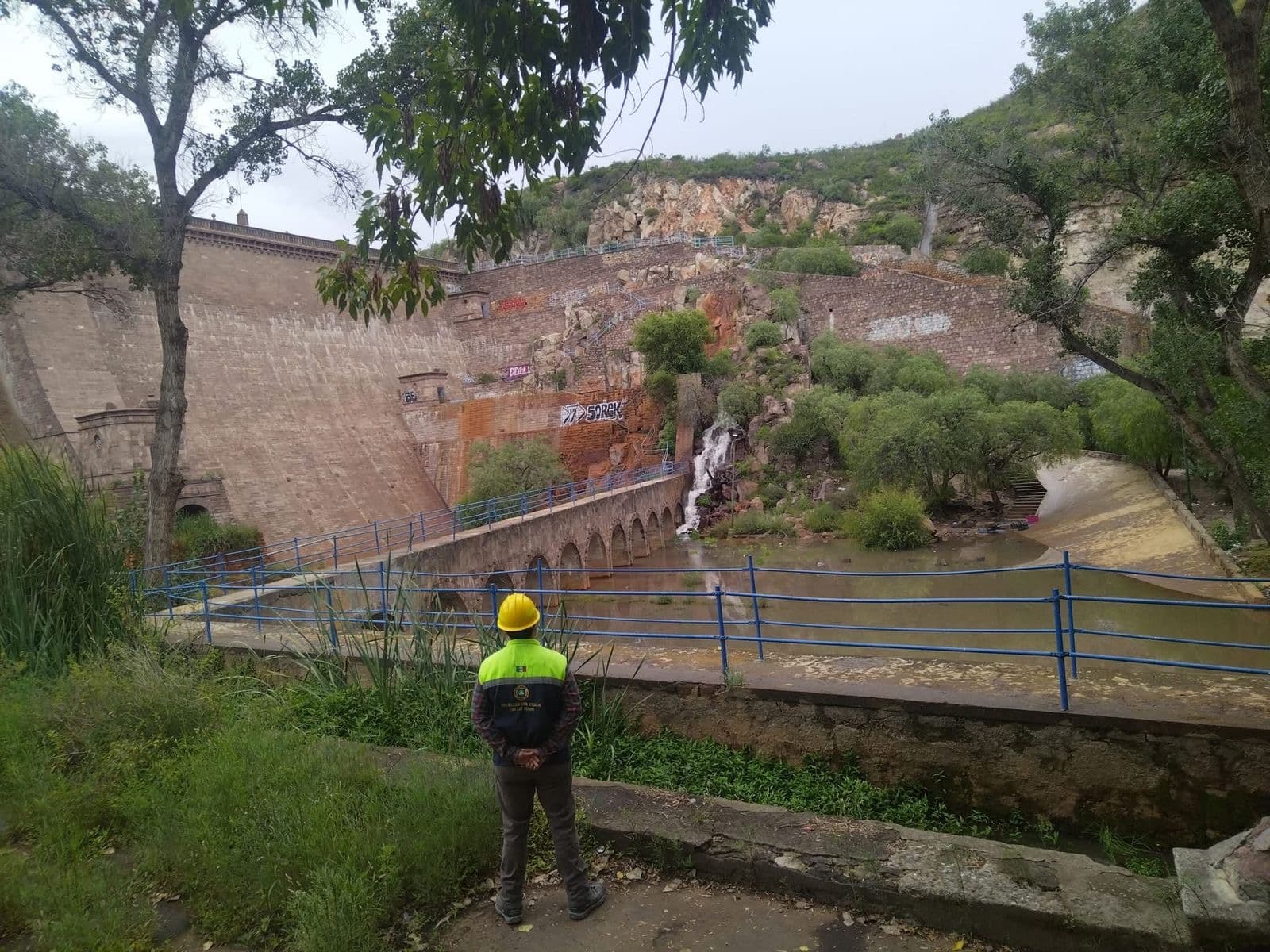 Desfogue de presa San José no afectará vialidades