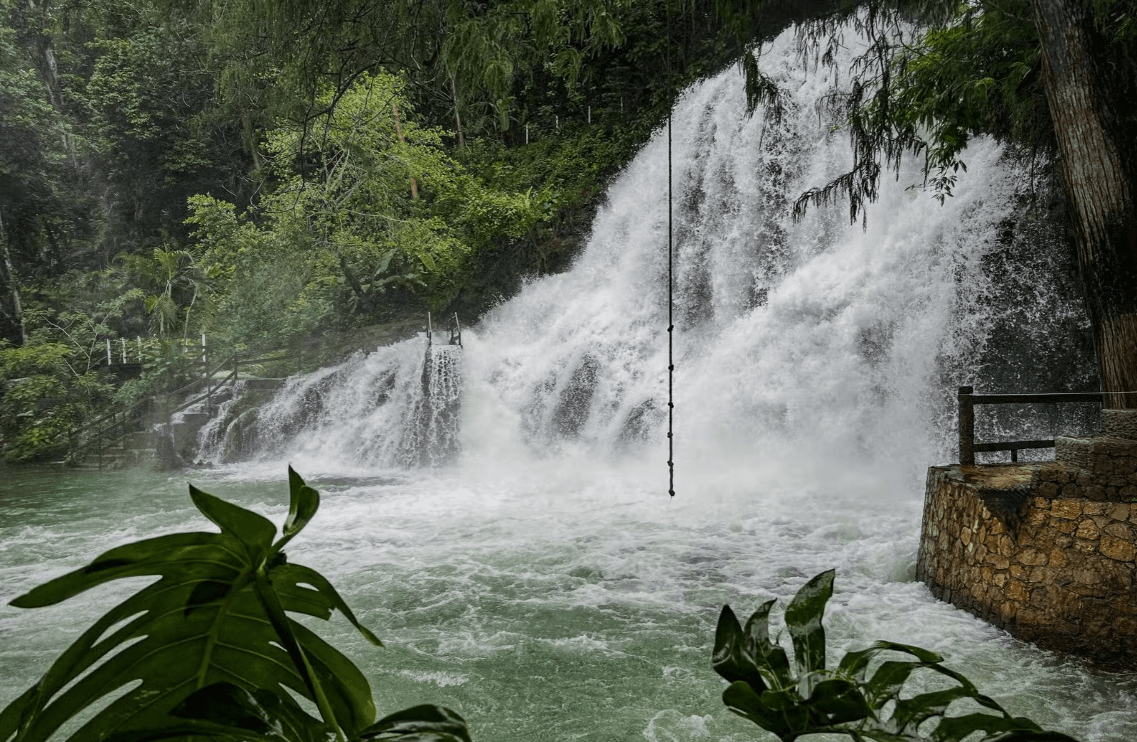 Cierran parajes turísticos en la Huasteca por crecida de ríos