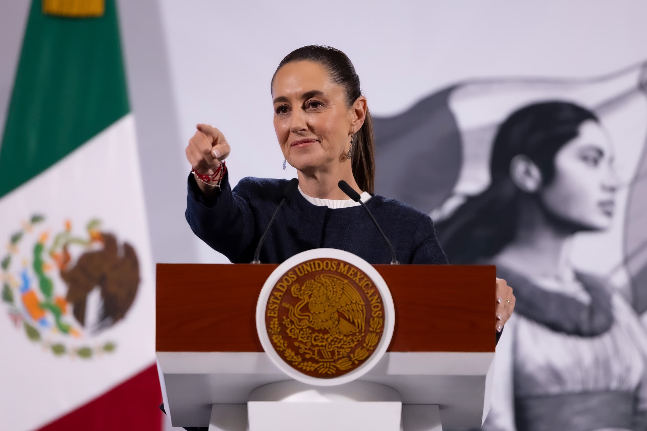 Sheinbaum critica operativos migratorios en California y reporta 355 mexicanos detenidos