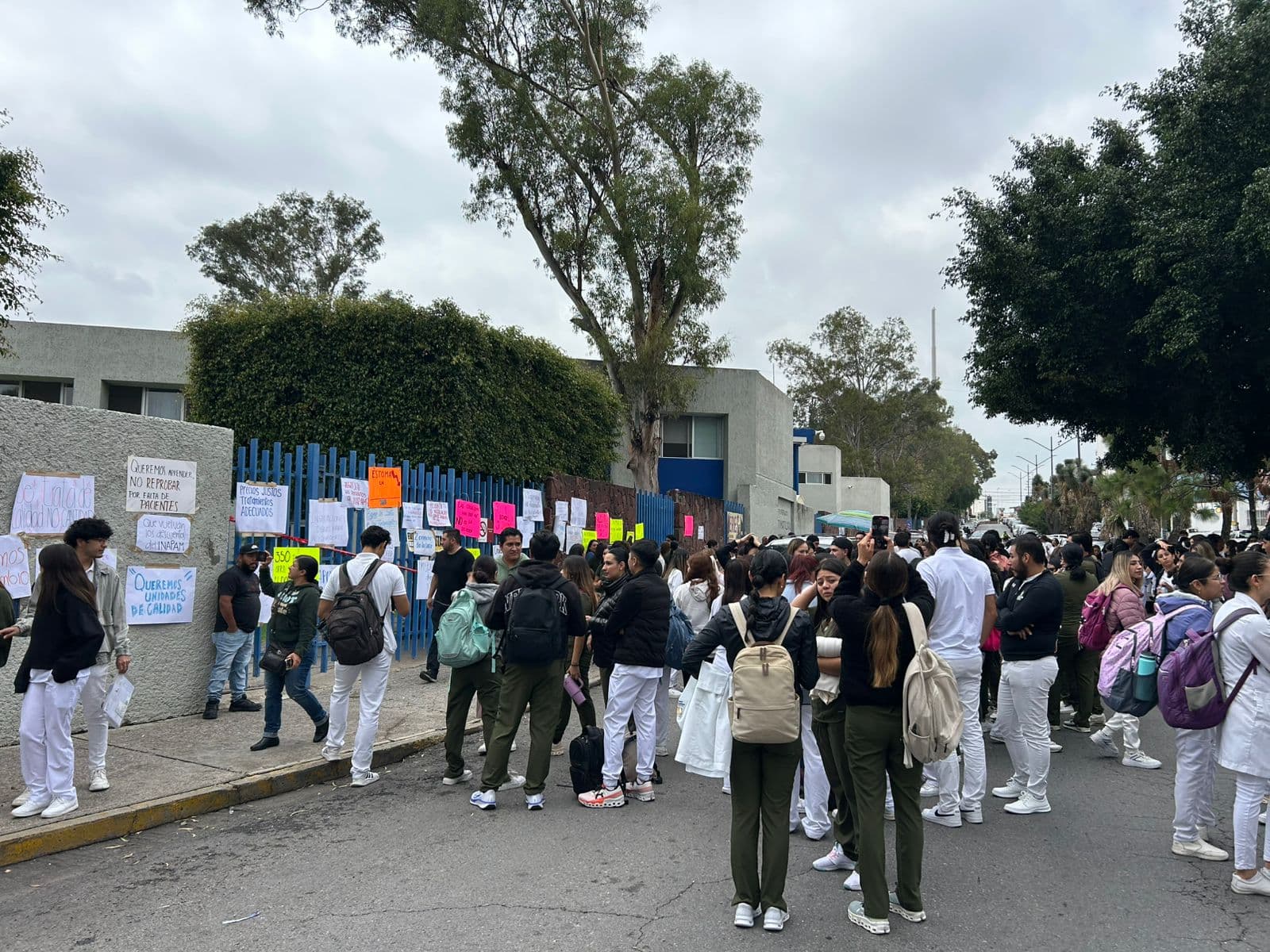 Denuncian estudiantes de estomatología aumentos injustificados en la UASLP