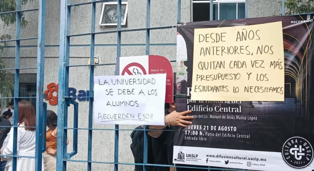 Denuncian retraso de becas: estudiantes de la UASLP