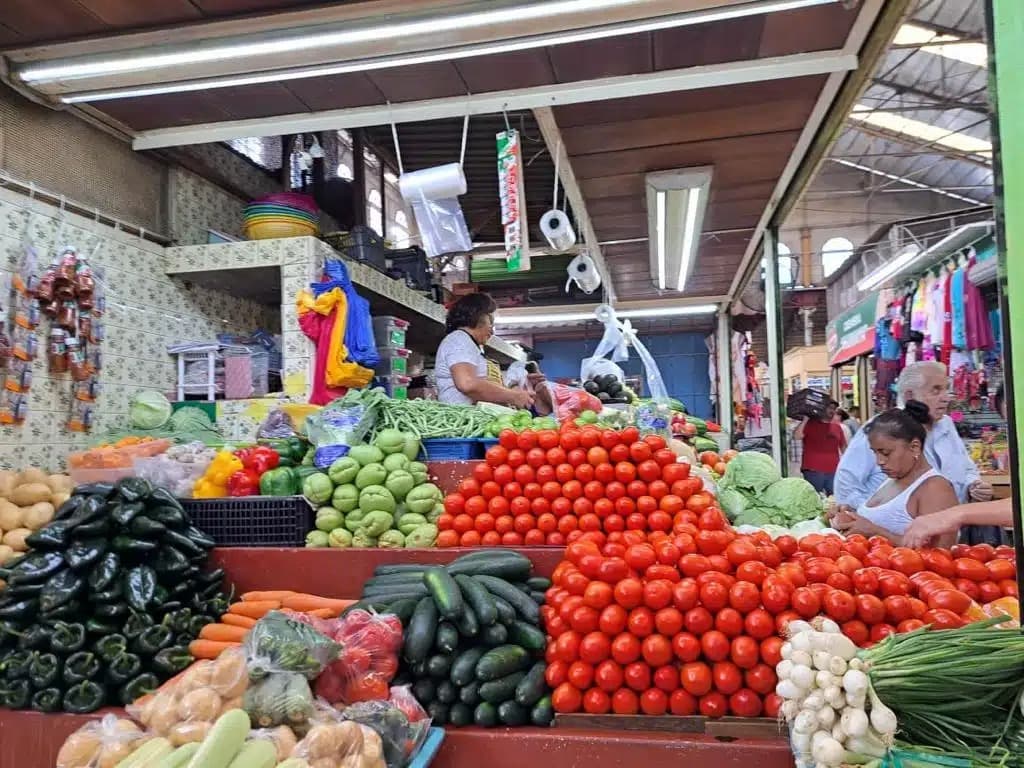 Acusan omisión de Secretaría de Economía y Profeco ante alzas en precios básicos