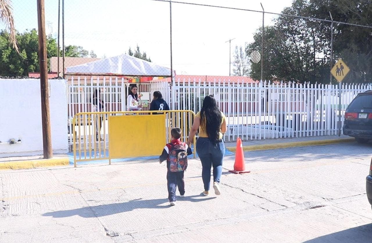Detecta SEGE irregularidades en manejo de recursos en escuelas potosinas