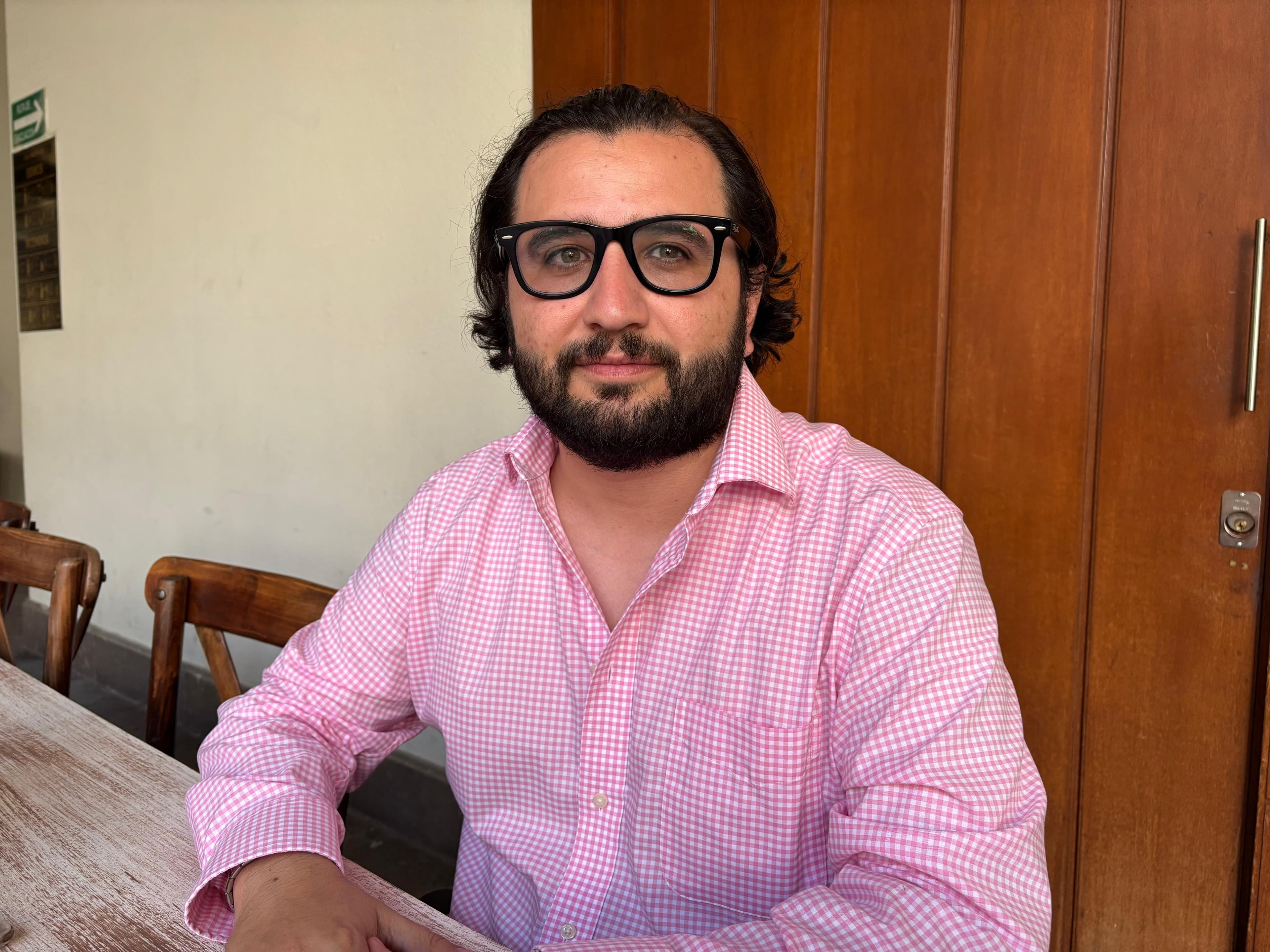 Advierte politólogo tendencia en jóvenes a respaldar regímenes autoritarios
