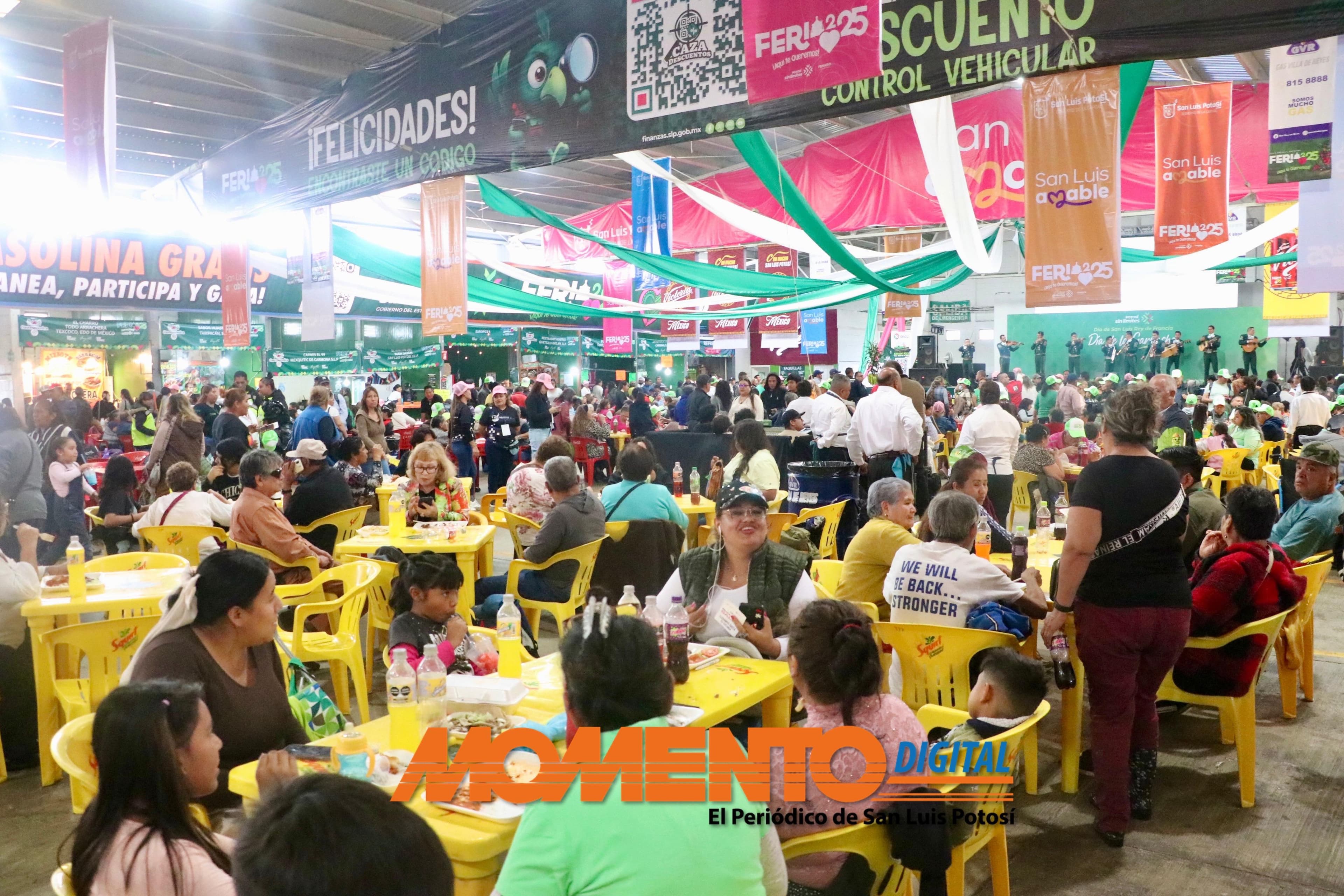 Ayuntamiento invita la comida en la FENAPO en día de San Luis Rey de Francia