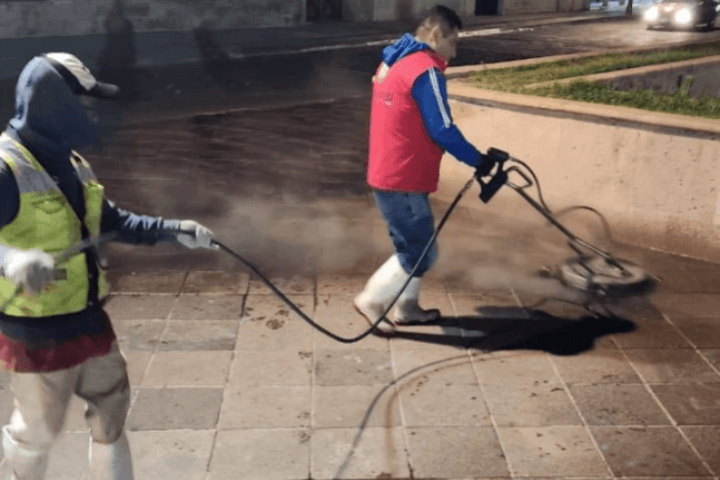 Trabajan servicios municipales en imagen urbana del Centro Histórico