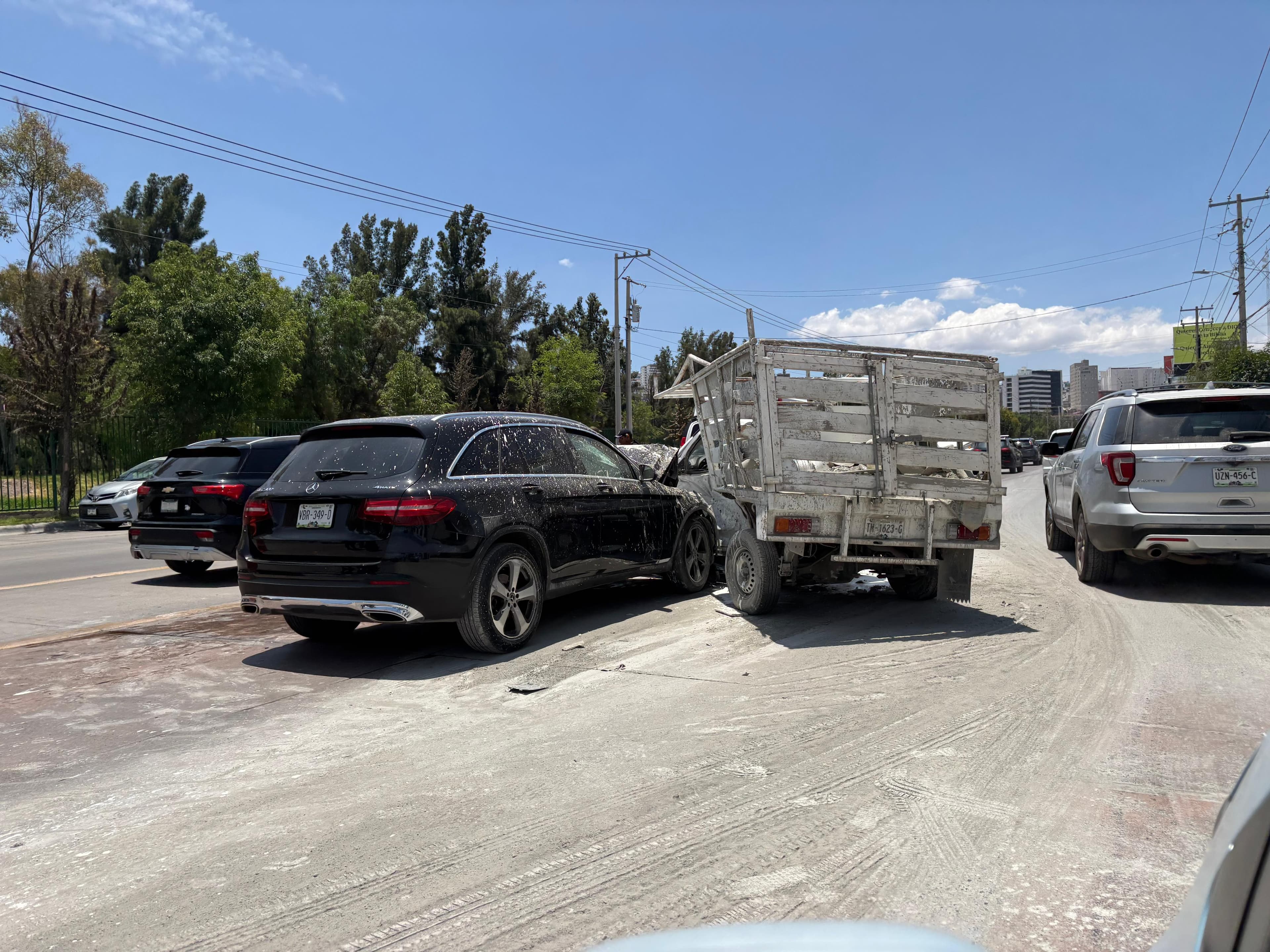 Se registra fuerte choque en Av. Chapultepec