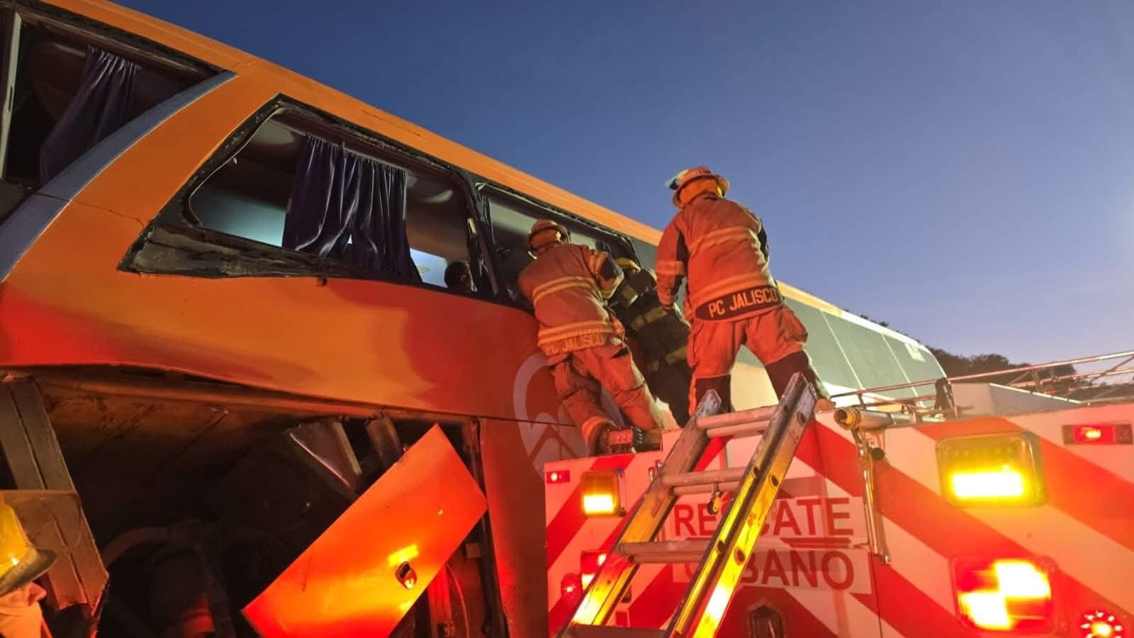 Choca autobús proveniente de SLP en accidente rumbo a Guadalajara