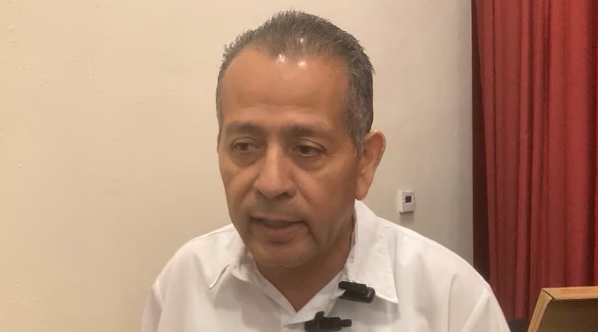 Retienen escuelas documentos a estudiantes