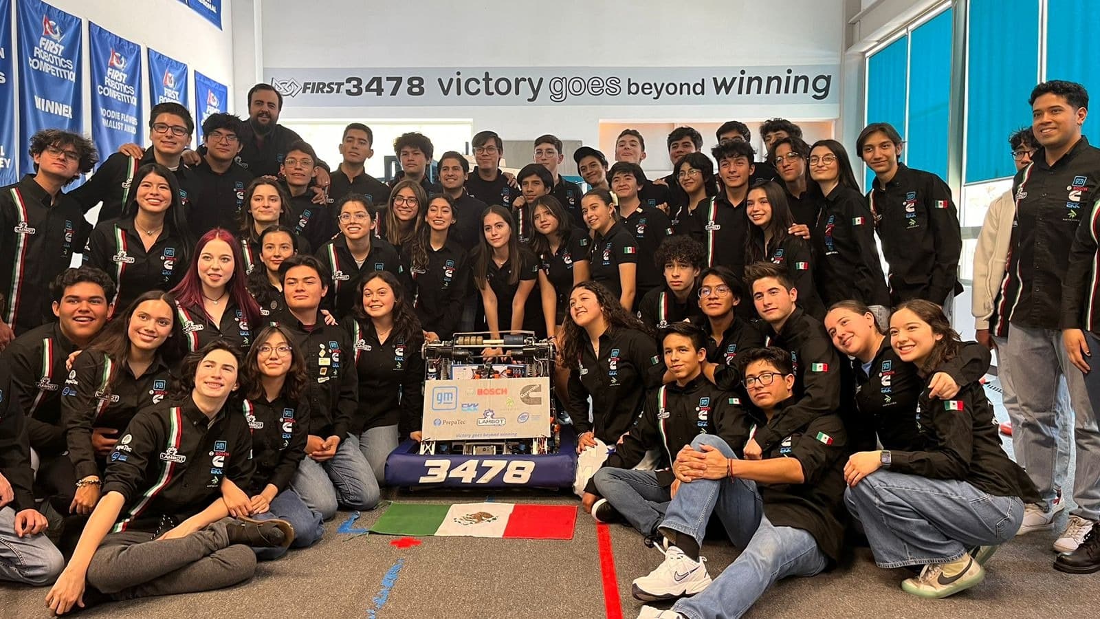 Obtienen estudiantes de San Luis Potosí campeonato mundial de robótica en Japón
