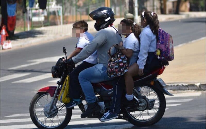 Instan a no llevar menores de edad en motocicletas: Policía Vial