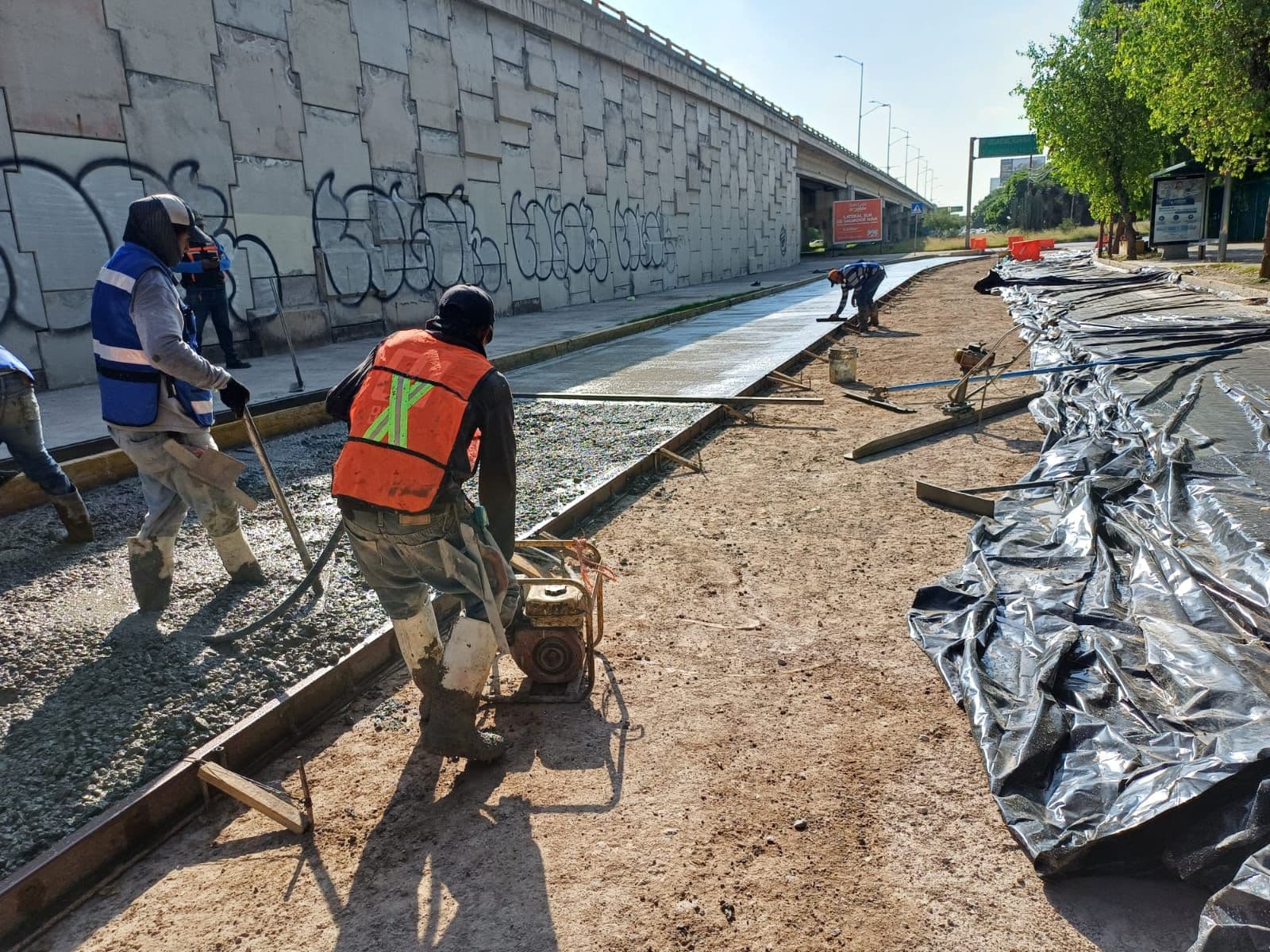Avanzan en la rehabilitación de la lateral de Salvador Nava Martínez
