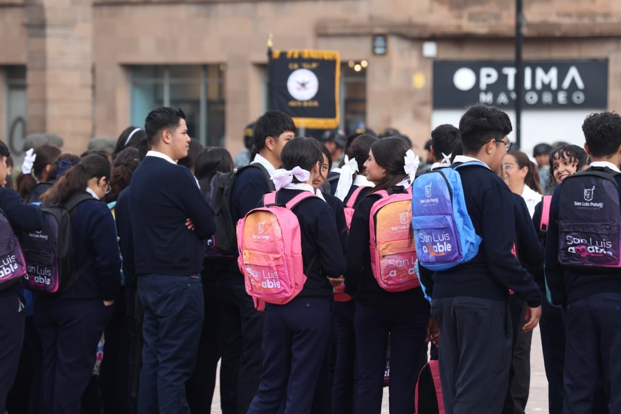 Regresan a clases 530 mil estudiantes de educación básica