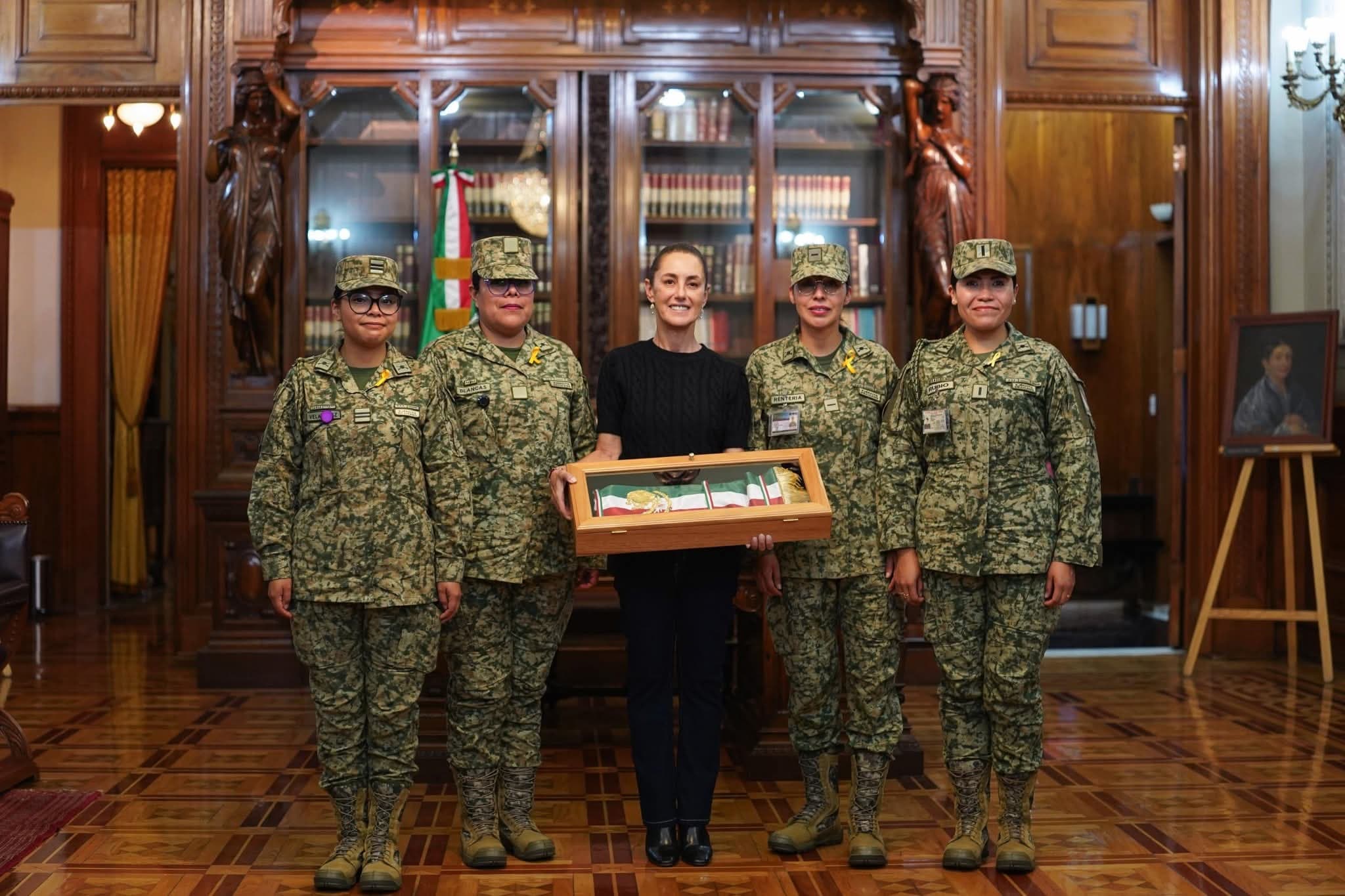 Presume Sheinbaum banda presidencial