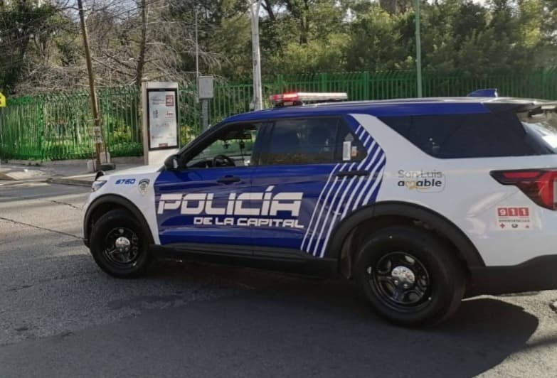 Aumentarán policías y sus salarios para la Capital