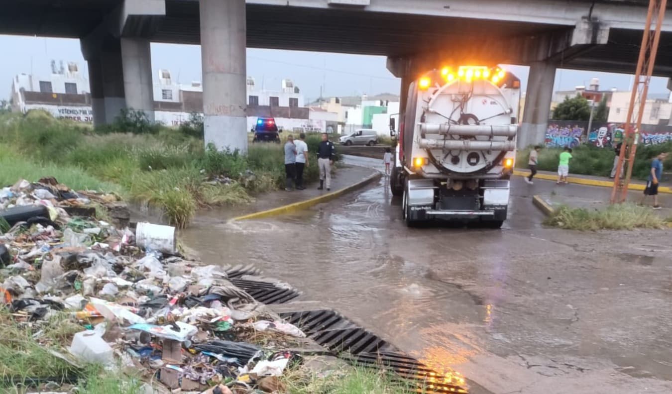 Acumulación de basura en el drenaje es la causa principal de inundaciones