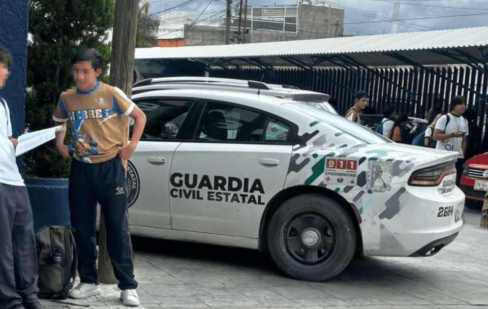 Denuncian alumnos del Cobach 01 despojo de celulares por parte de profesor