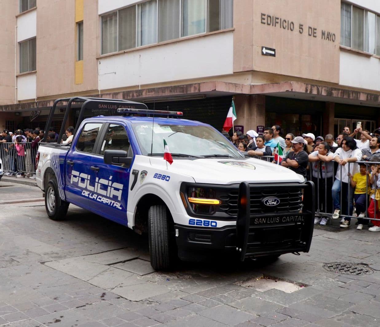Engalana Policía de la Capital el Desfile Cívico Militar para conmemorar la Independencia