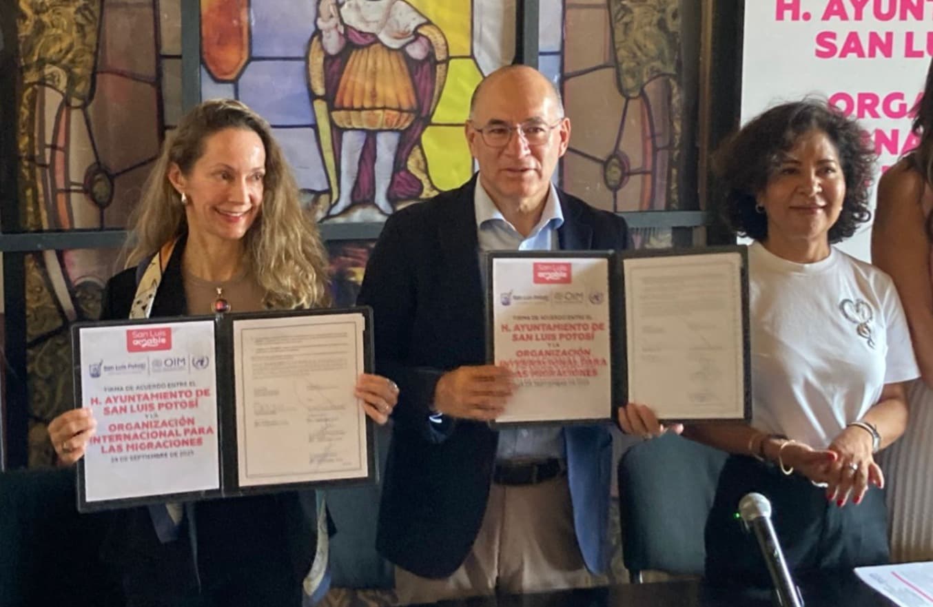 Firma Galindo convenio en pro de la dignidad y derechos de los Migrantes