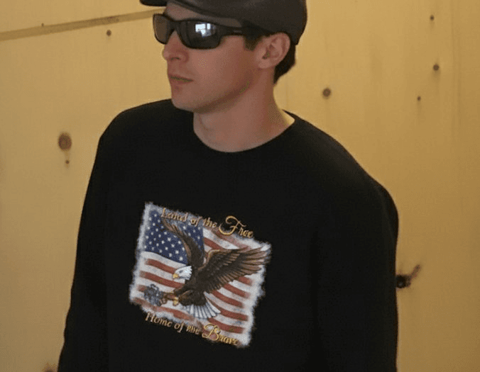 Difunden fotos del asesino de Charlie Kirk