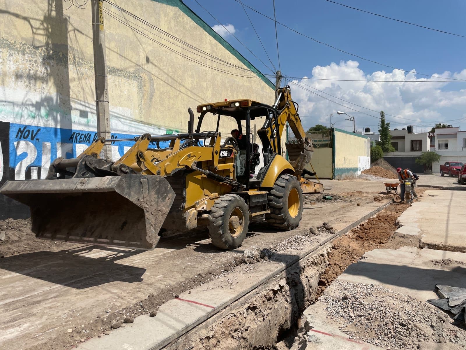 Tendrán drenaje por primera vez habitantes de la calle República de Perú