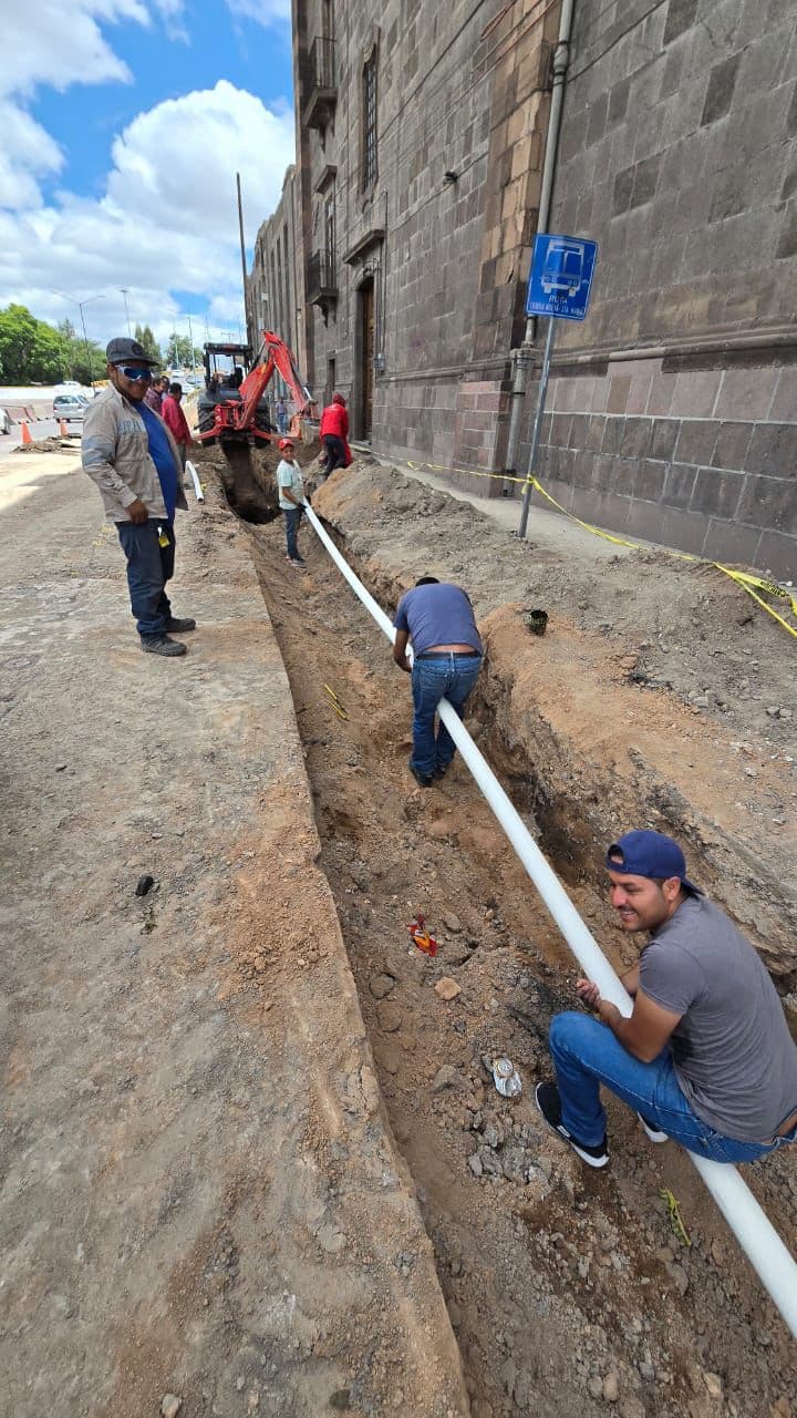 Rehabilita Interapas redes de agua y drenaje en Av. Universidad