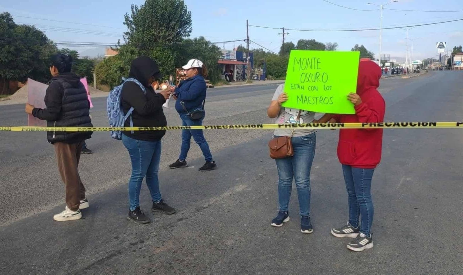 Bloquean la carretera a Zacatecas por falta de maestros