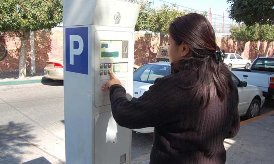 Analizan ampliar zonas reguladas por parquímetros