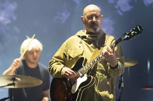 Anuncia guitarrista de Oasis diagnóstico de cáncer de próstata
