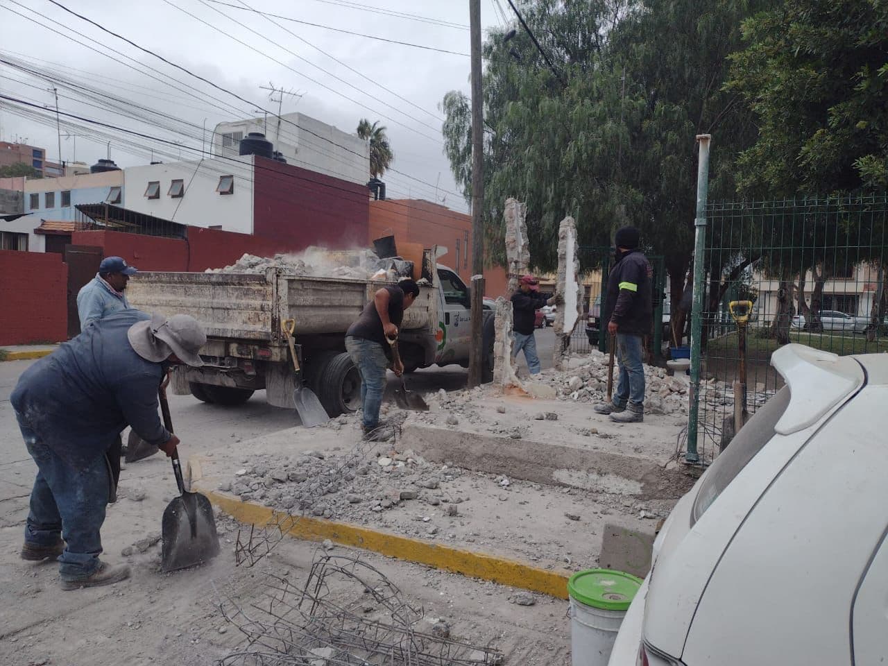 Retira Ayuntamiento caseta abandonada en Col. Los Reyitos