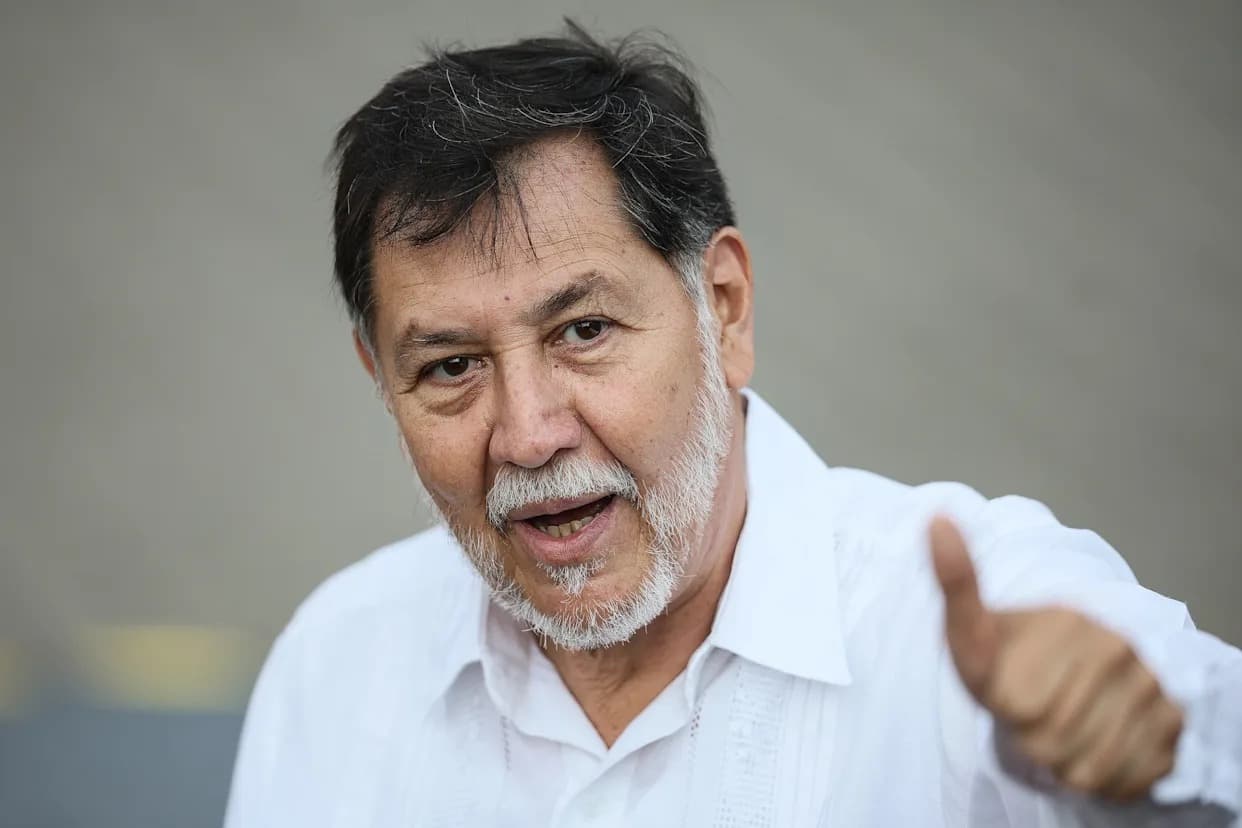 Exponen a Noroña por presuntamente rentar un avión privado