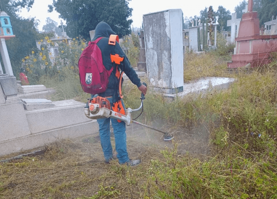 Se mantienen acciones constantes de limpieza en cementerio El Saucito