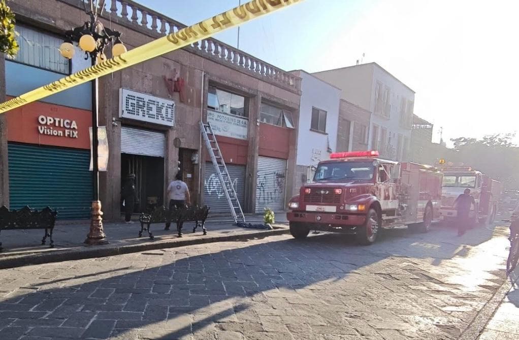 Se incendia antro Greko VIP en la Av. Venustiano Carranza