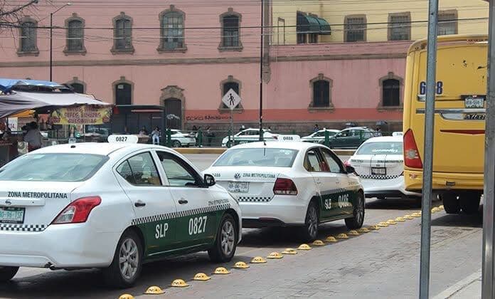 Denuncian taxistas irregularidades en pago de capacitaciones a la SCT