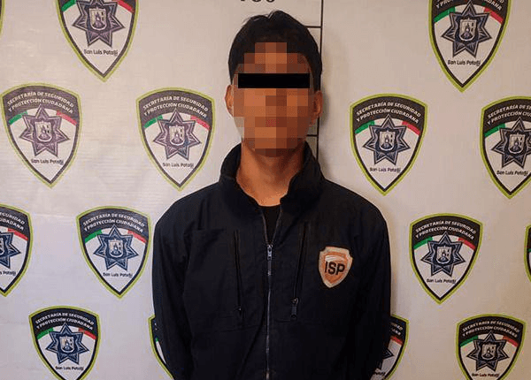 Detiene Guardia Municipal a joven consumiendo marihuana en la vía pública