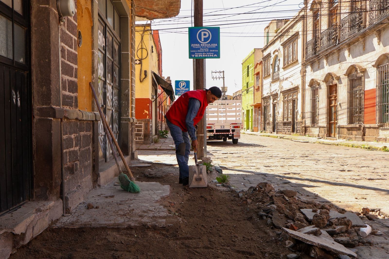 Rehabilitan banquetas del Centro Histórico