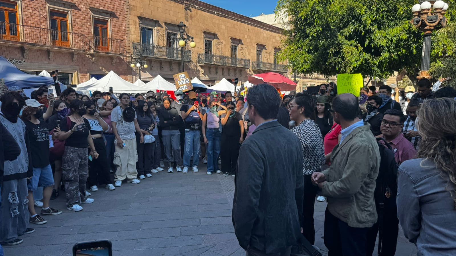 Continúa protesta estudiantil en la UASLP tras incidentes en Edificio Central