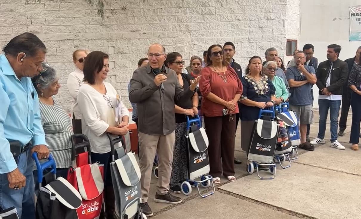 Refrenda Galindo compromiso y trabajo con vecinos de la colonia Viveros
