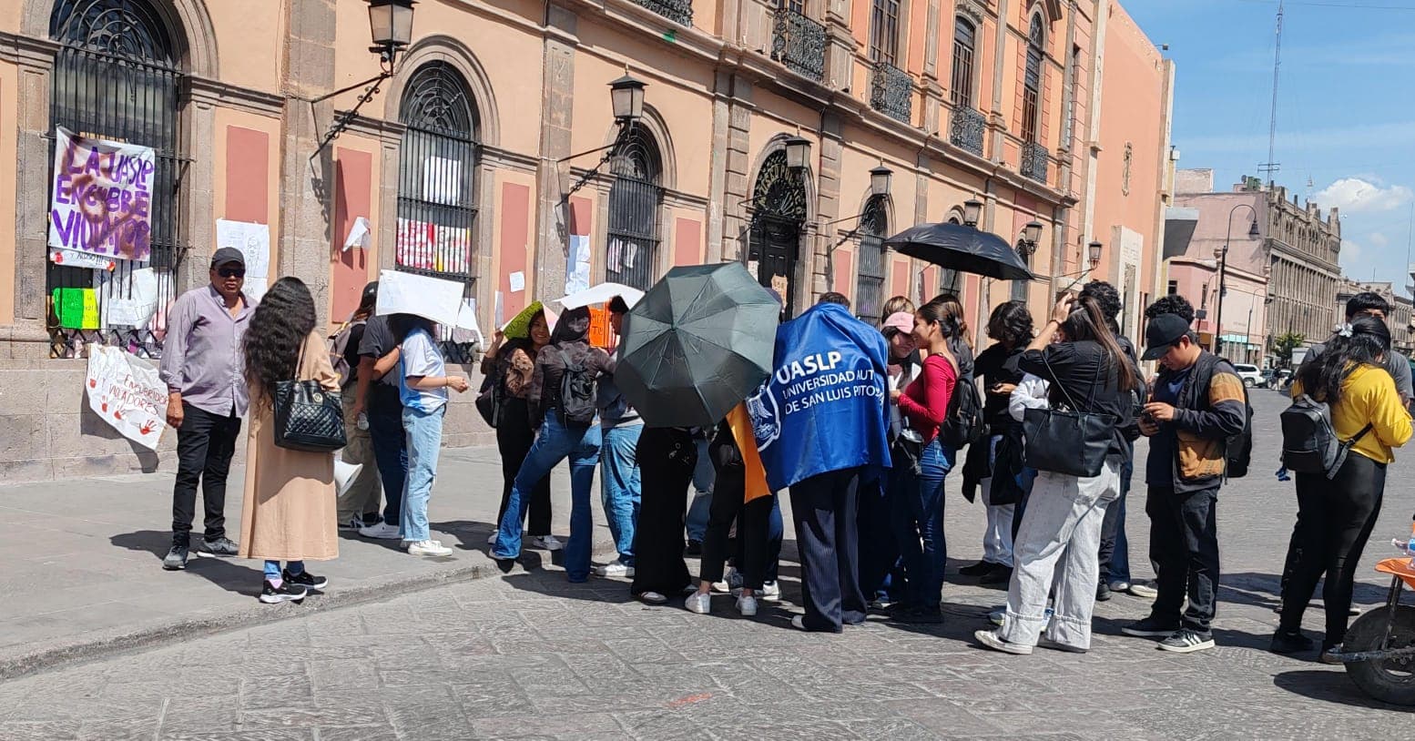 Estudiantes de la UASLP vuelven a tomar las calles tras agresión sexual en Derecho