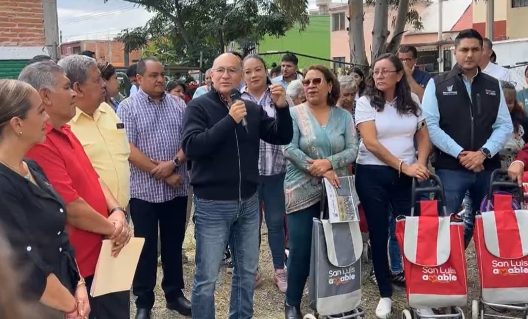 Atiende Galindo a vecinos de la colonia Hermenegildo Aldana