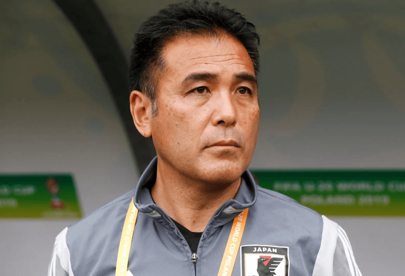 Sorprenden con pornografía infantil a director técnico de la Federación Japonesa de Futbol