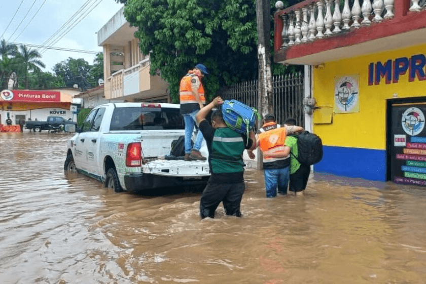 Abre iglesia de SLP centros de acopio para afectados por lluvias en la Huasteca