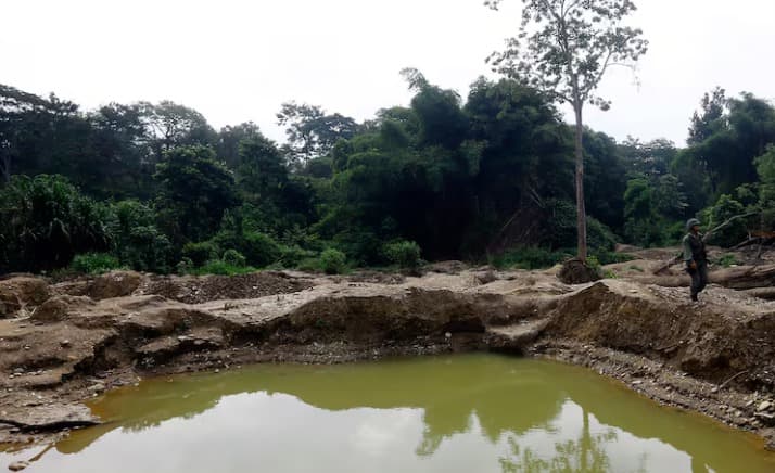 Mueren al menos 14 personas por inundación en mina de oro