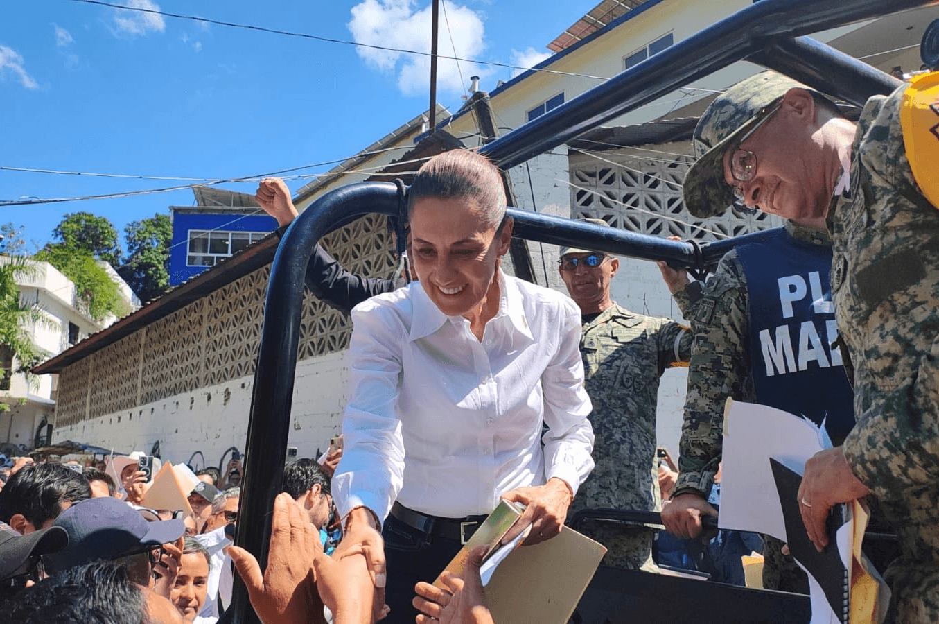 Supervisa Sheinbaum apoyos y limpieza tras inundaciones en Tamazunchale