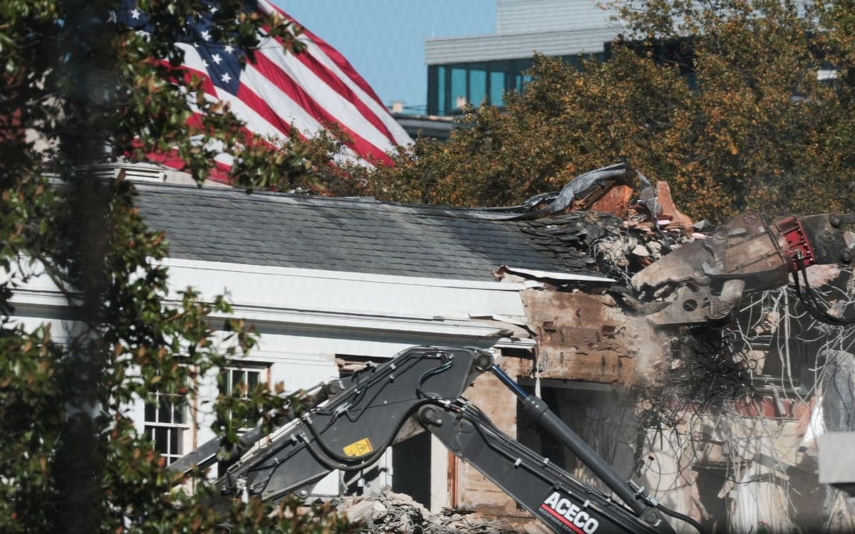 Derrumba Trump parte de la Casa Blanca para construir un salón de baile