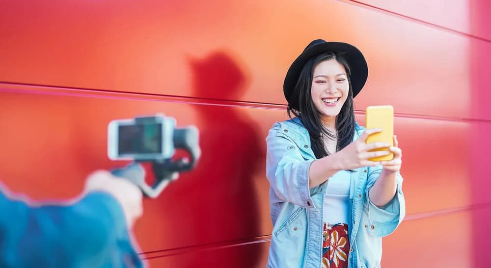 Exigirá China títulos profesionales a influencers
