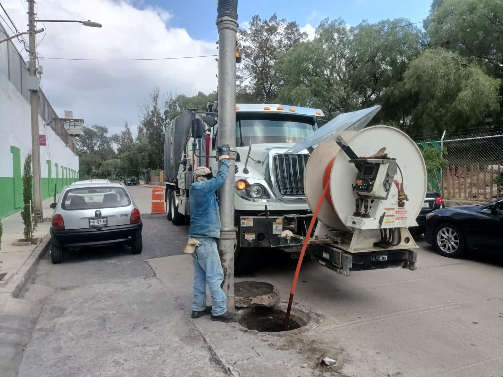 Sigue Interapas con limpieza y desazolves en Zona Metropolitana