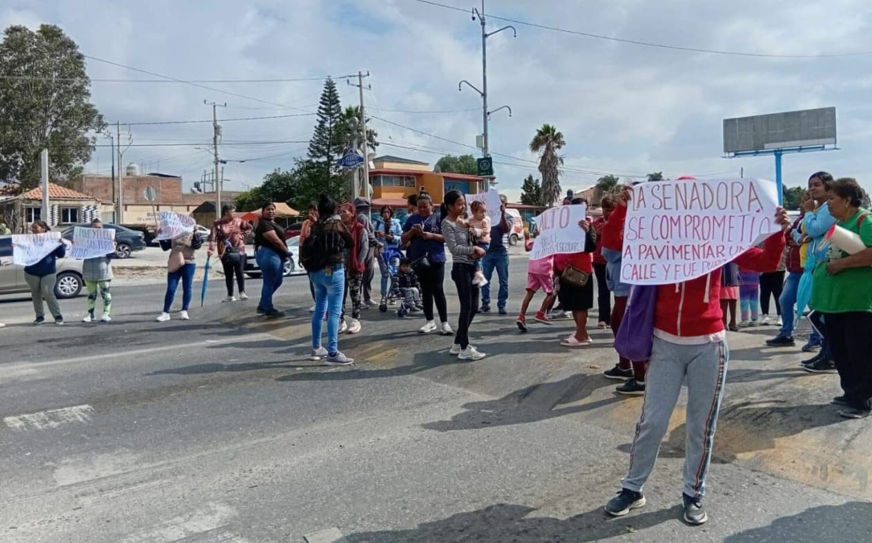 Exigen manifestantes de Cañada de Lobo obras comprometidas al Gobierno de Estado