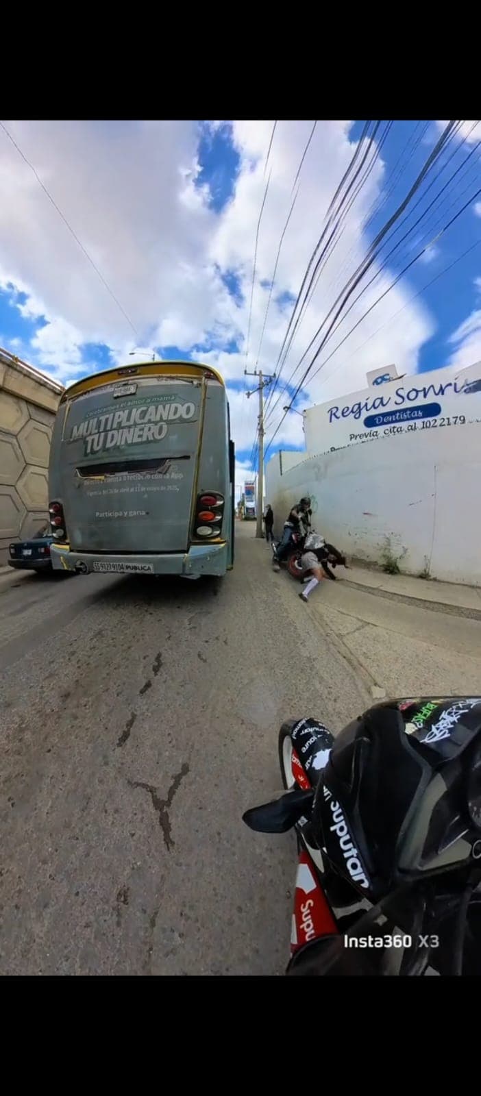 Atropella motociclista que circulaba en sentido contrario a estudiante